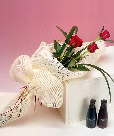 Ankara Sincan çiçek satışı site ürünümüz  3 adet kırmızı gülden buket çiçeği