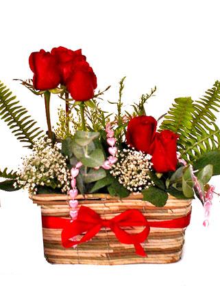 Ankara Sincan çiçek yolla dükkanımızdan sepet içerisinde sevgi çiçekleri Ankara çiçek gönder firması şahane ürünümüz 